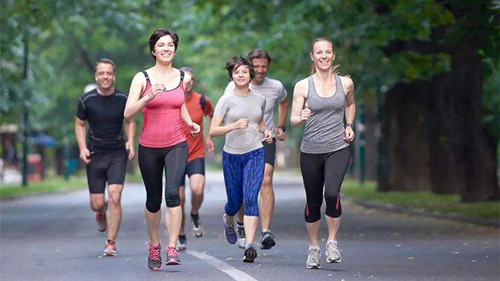 中年人锻炼.jpg 中年人锻炼.jpg